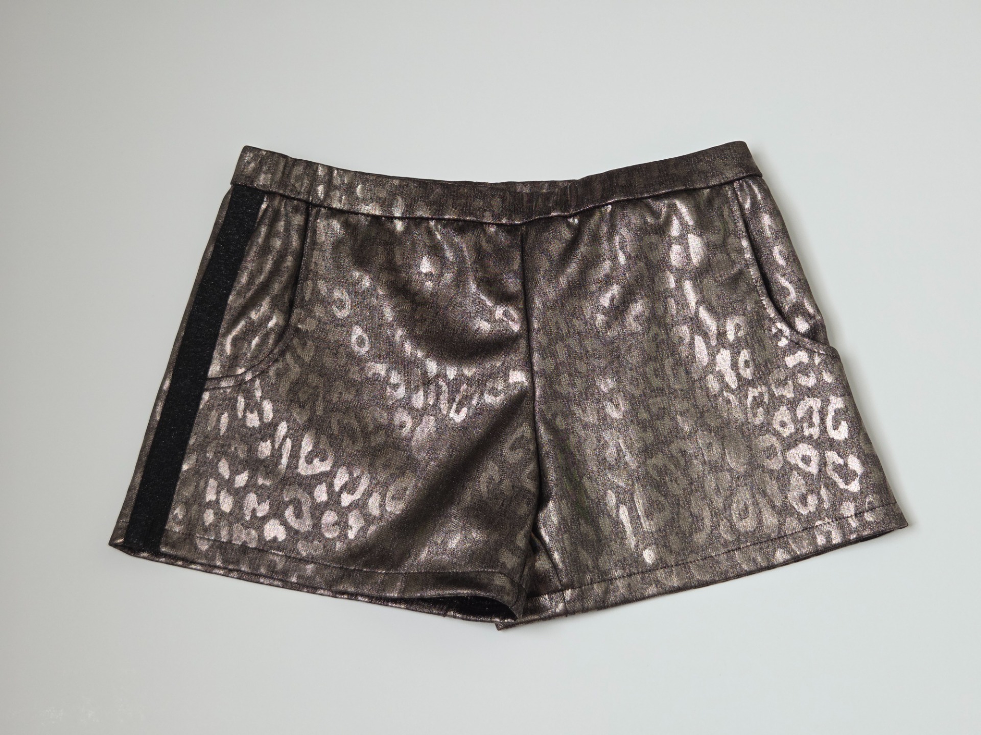 Tiger gold short