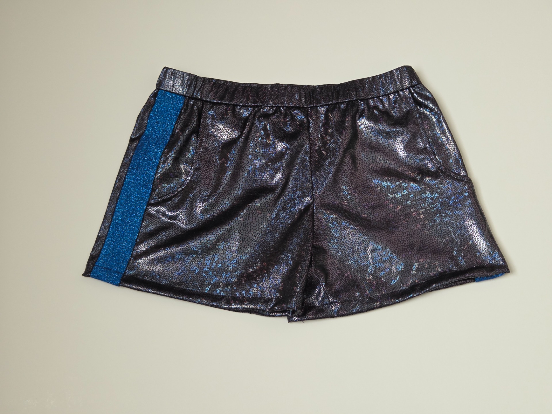Blue snake short